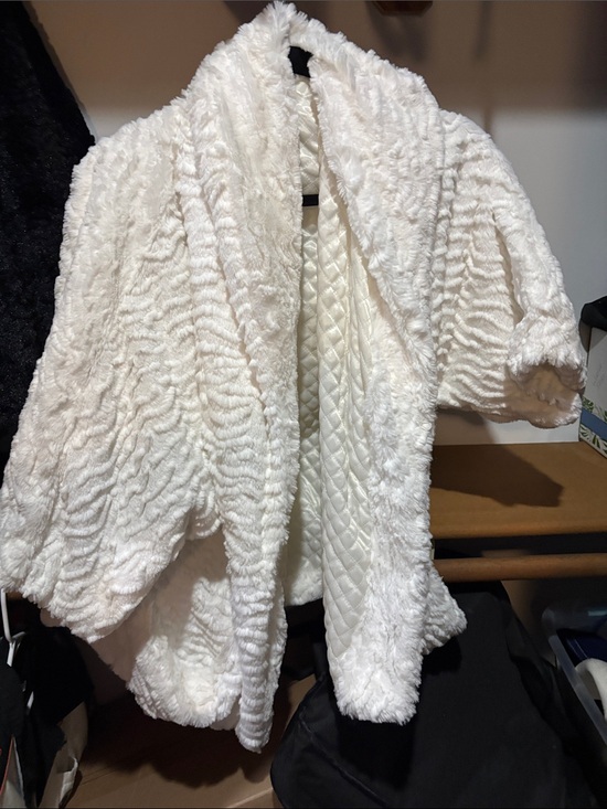 Jolt Jackets & Blazers - White Faux Fur Shawl Collar Jacket - Women like black jacket. Jolt size large
